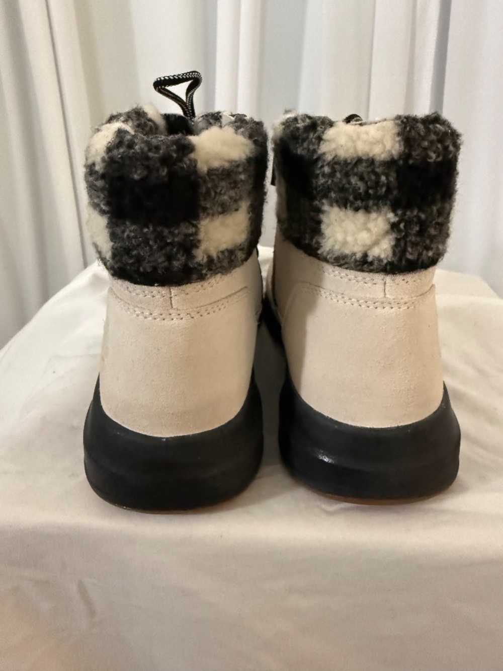 Skechers On-The-Go Glacial Ultra Suede Hiker Boots Cream 7.5 NWOT - Picture 3 of 16